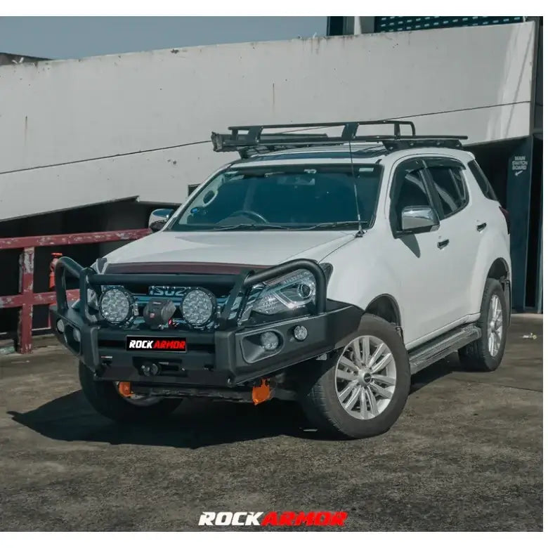 White isuzu dmax fitted with rockarmor elite steel bullbar with hoop design for model years 2017 to 2020