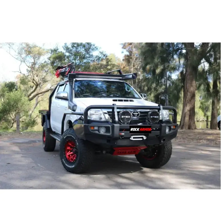 White off-road pickup truck showing rockarmor steel rockslider checker plate step fitted to toyota hilux n70 rear side