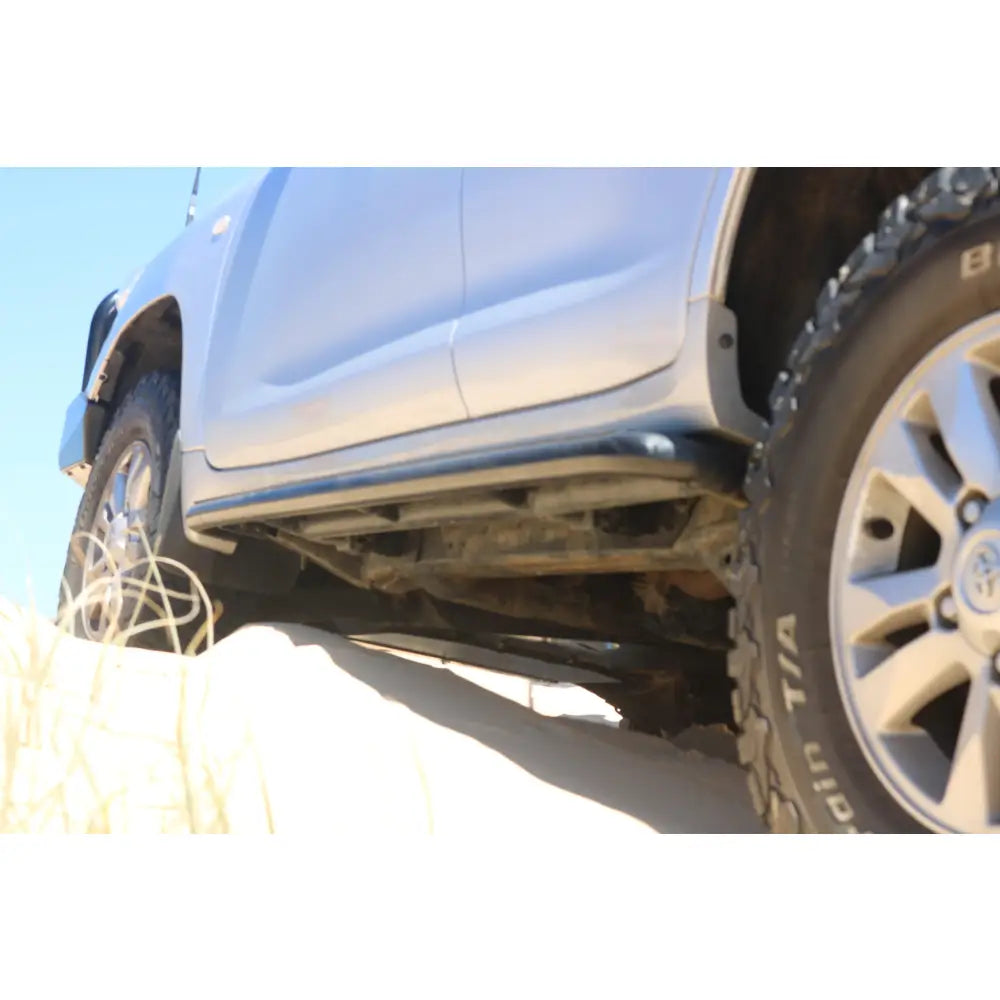Rockarmor Steel Rockslider Side Steps - Toyota Landcruiser 200 Series 2007-2021